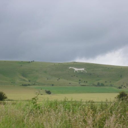 Calne Bed And Breakfast ภายนอก รูปภาพ