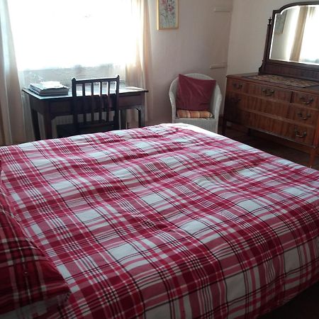 Calne Bed And Breakfast ภายนอก รูปภาพ