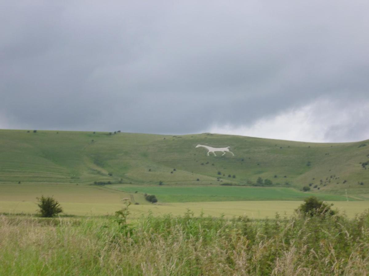 Calne Bed And Breakfast ภายนอก รูปภาพ